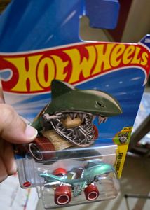 Hot Wheels Buick Riviera &amp; Shark Bite Treasure Hun
