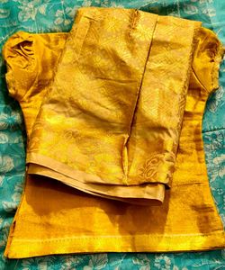 Silk Pattu Skurt With Top