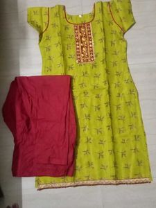 Olive Green Kurta Paired With Maroon Salwar
