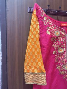 Elegant Pink Embroidered Kurta