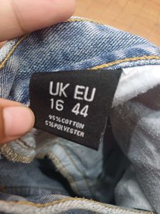 Baggy Ripped Jeans