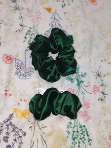 Green Velvet Scrunchie Set - Hair Accessory