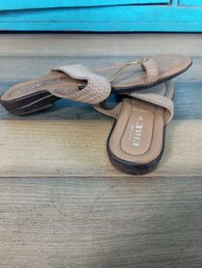 Heritage Elite Beige Thong Sandals - Size 8