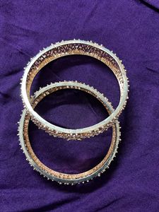 Jarkan bangles
