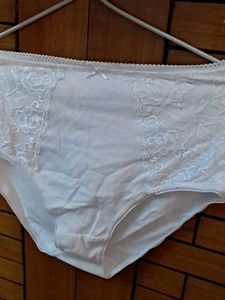 Triumph  Coreset   N Panty  Combo