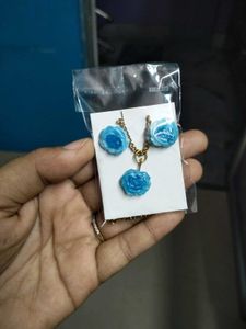 Leaf Pendant Necklace &amp; Earrings Set