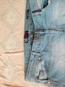 Light Wash Denim Cropped Jeans