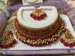 Elegant Magenta Pink Pearl Necklace With Mangteka
