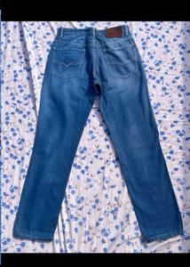 Levi’s® Blue Classic Jeans** 👖