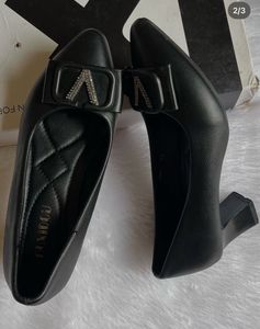 Chic Black Heeled Pumps