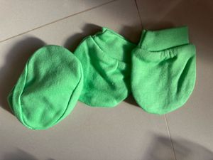 Baby Mittens - 'I Love Mom &amp; Dad'