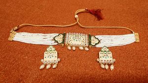 Guluband With White Moti