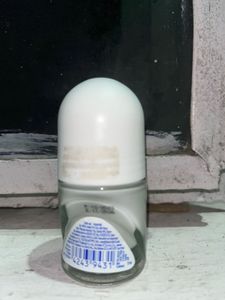 Nivea Women Natural Glow Deodorant Roll On