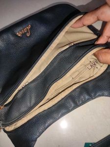 Sling Bag With Multiple Compartment