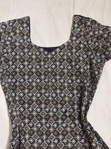 Embroidered check pattern kurti