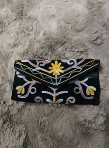 ✨ Cutest ethnic clutch alert! ✨
