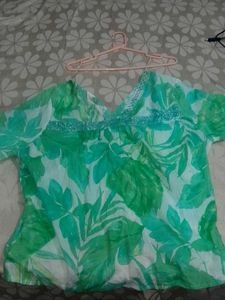 🌿 Lightweight Green Leaf Print Blouse |V-Neck Top