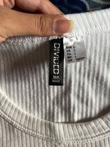 H&amp;M White Fitted Crop Top