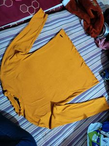 Beautiful New Mustard Yellow 💛 Top/Tshirt