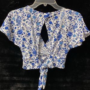 H&amp;M Divided Printed Floral Blue Crop top