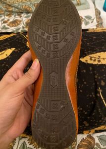 Embroidered Leather Juttis