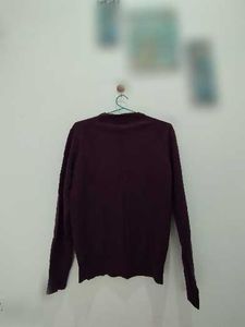 Burgundy V-Neck Sweater🐥🎊