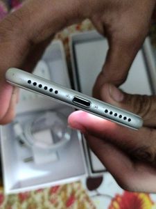 I Phone 7 32 Gb Box Not Original Chargger And Earphones Original With Brand New Condition