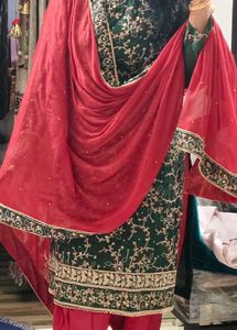 Green Embroidered Kurta Set Fix price 1500