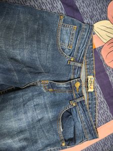 CAPRI _ Below Knee Length ( PEOPLE) 28 WAIST