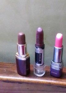 Pack Of 2 Colorbar Lipsticks With Freebies