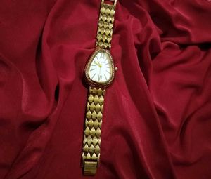 Hotgadget women&#39;s watch 2500/- (unused)