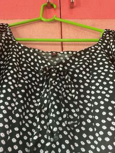 Green Sweetheart Neck Dress With Puff Sleeves