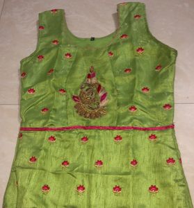 NEW Designer EMBROIDED Roses Lehnga