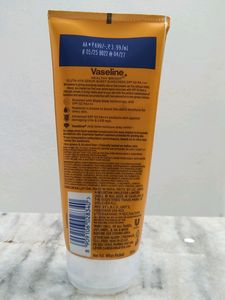 Vaseline Serum Burst Sunscreen 1