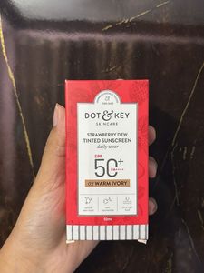 Dot & Key Tinted Sunscreen SPF 50 (02 WARM IVORY)