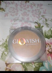 Huda Beauty Luminous Pressed Powder