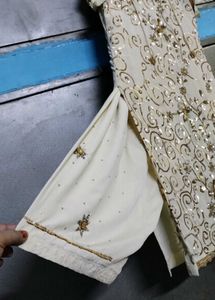 Elegant Embroidered Cream Salwar Kameez