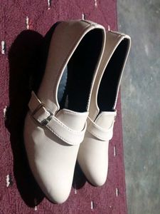 Women Stylish Shoes 🥿
