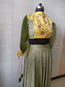 Floral Embroidered Crop Top &amp; Skirt Set
