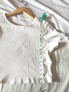 UNIQLO CROP TOP