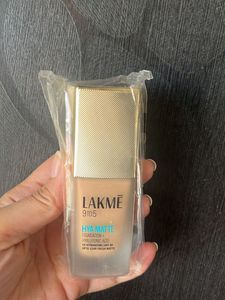 Lakme 9-5 hya matte Foundation