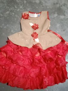 littel girl red frock