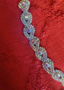 Neckline