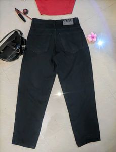 Straight Leg Denim For 350✨✨