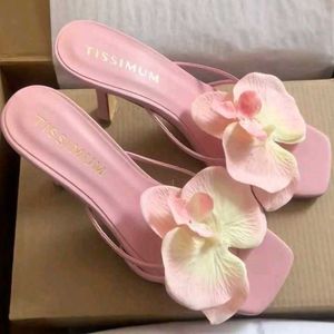 Flower Clip Sandals