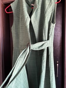 Open Green Sleeveless Jacket Dress With Belt A