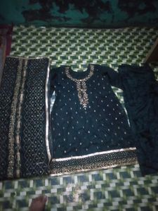 Very Beautiful Very Heavy Bottle Green Colour 3 Ps Suit