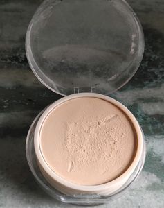 2 SHADES Compact Powder