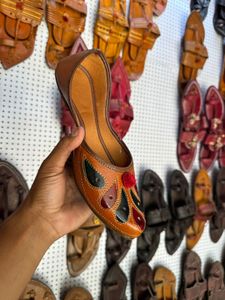 Rajasthani pure leather ladies mojri Available in