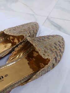 Golden Jutti